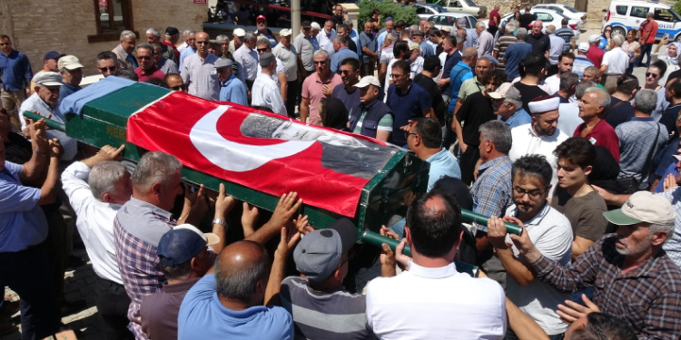 Sevgilisi tarafından öldürülen Derya öğretmen Karaman’da toprağa verildi