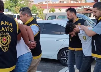 Hırdavatçıya silahlı saldırı anı kameralarda