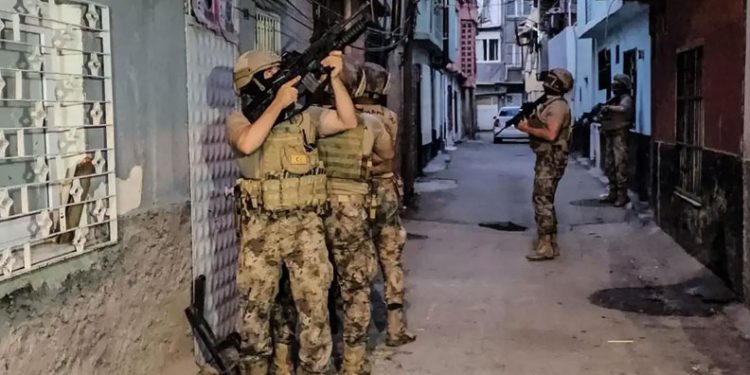 İstanbul’da “Gürz-15” operasyonu: 16 gözaltı