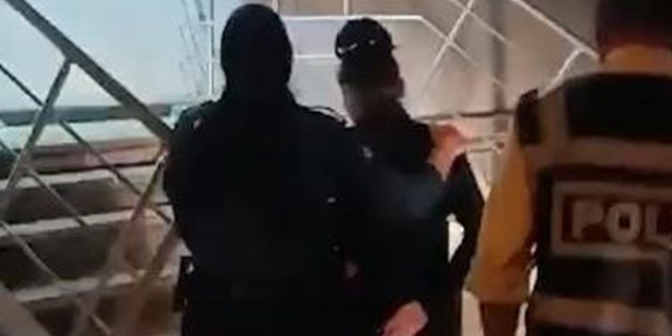 2 farklı suçtan 20 yıl kesinleşmiş hapsi bulunan kadın yakalandı