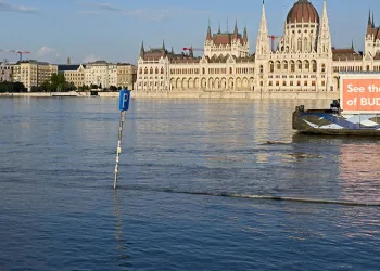 Macaristan’da sel suları parlamento binasına ulaştı