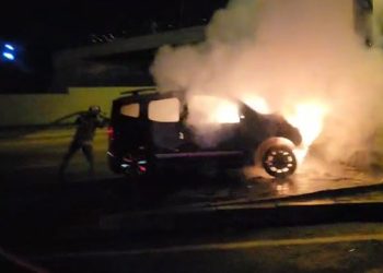 Bursa’da refüje dalan sürücünün aracı alev topuna döndü