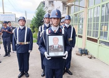 Oğlunun nişanında kalp krizi geçirerek hayatını kaybeden Albay Tavlı toprağa verildi