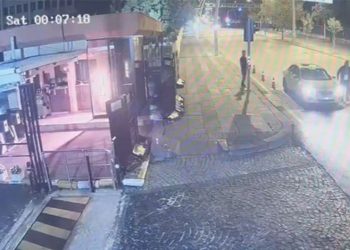Polis memurunun Heimlich manevrası ile vatandaşı kurtardı