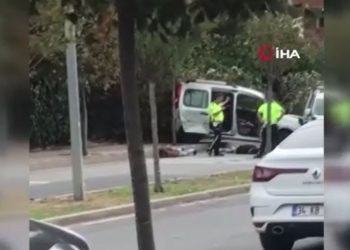 Büyükçekmece’de polisten kaçan araç kaza yaptı: 2 gözaltı