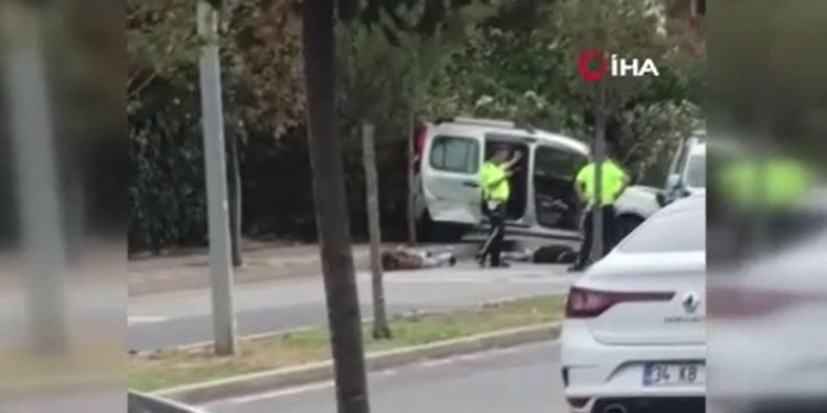 Büyükçekmece’de polisten kaçan araç kaza yaptı: 2 gözaltı