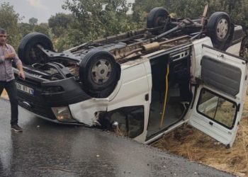 Mardin’de minibüs devrildi: 7 kişi yaralandı