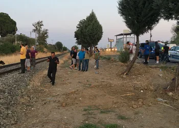 Trenin çarptığı kadın hastanede hayatını kaybetti