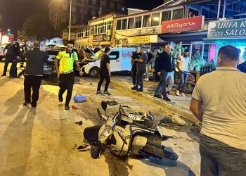 Bilecik’te kontrolden çıkan otomobil park halindeki 5 araca çarptı; 3 kişi yaralandı