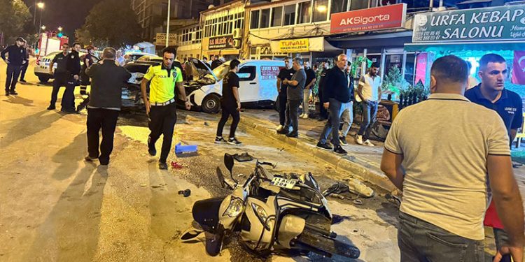 Bilecik’te kontrolden çıkan otomobil park halindeki 5 araca çarptı; 3 kişi yaralandı