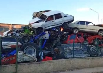 Hacizli, çalıntı ve kaçak otomobilleri, depremde hasar görmüş araçlarla ‘Change’ yapan 4 kişi gözaltına alındı