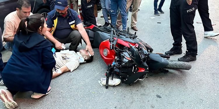 Bursa’da motosikletin çarptığı yaya metrelerce savruldu