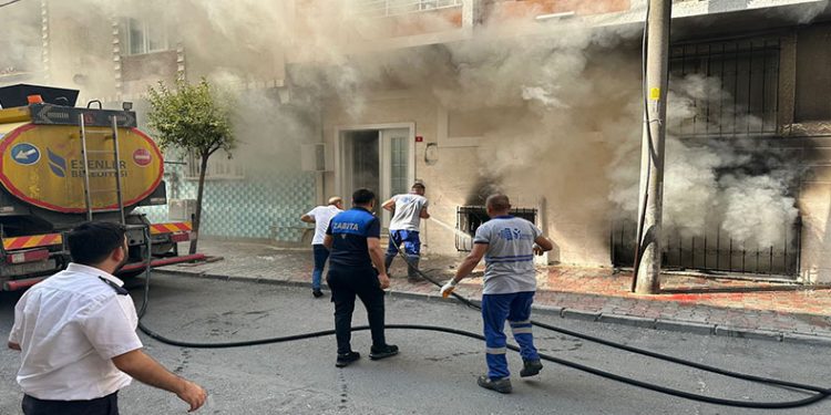 Temizlik işçileri yangında mahsur kalan 3 çocuğu kurtardı