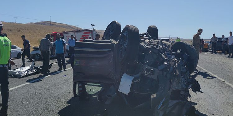 Van’da feci kaza: 2 ölü, 4 yaralı