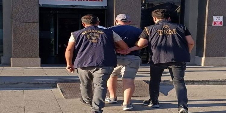 Terör örgütü propagandası yapan 2 kişi yakalandı