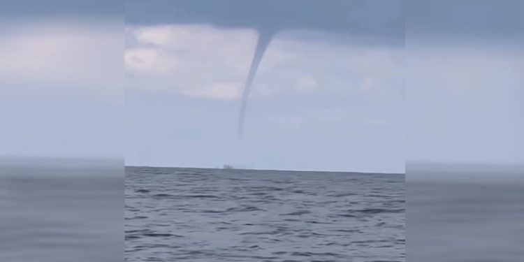 Riva’da çıkan hortum korkuttu