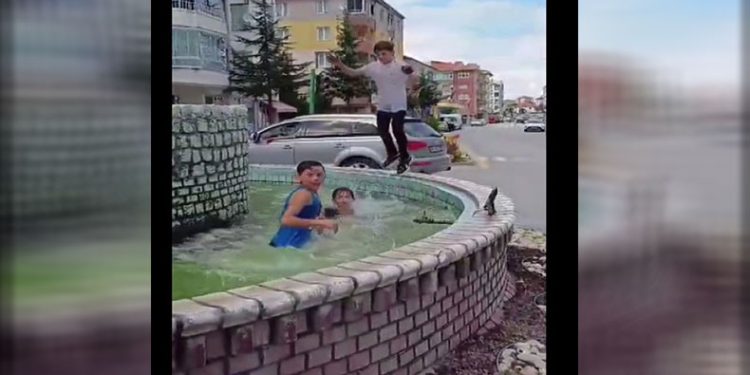 Yozgat’ta çocukların süs havuzunda tehlikeli oyunu