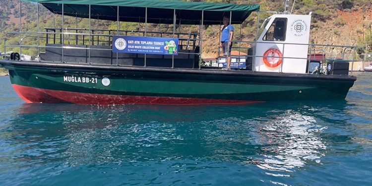 Teknelerden 8 ayda 5 milyon litre pis su toplandı