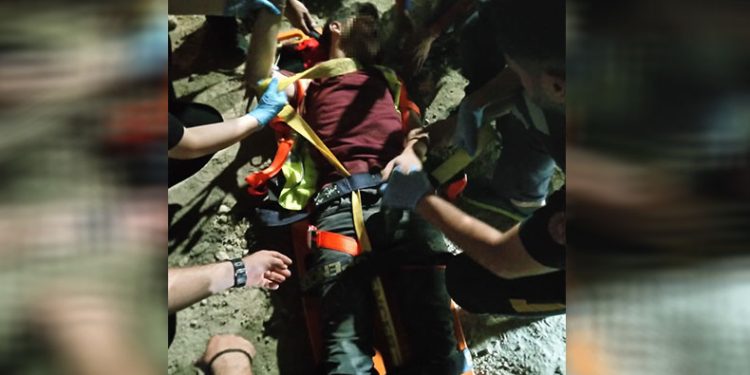 24 metrelik kuyuya düşen işçi yaralı olarak kurtarıldı