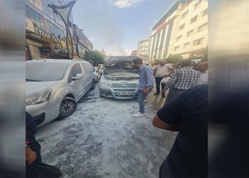 Seyir halindeki araç yandı