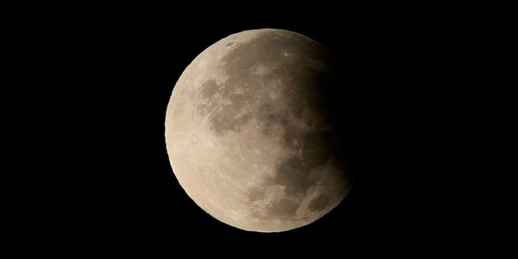 Antalya’da parçalı Ay tutulması görsel şölen oluşturdu