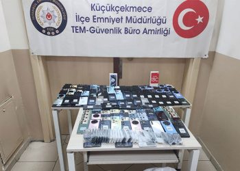 Küçükçekmece’de 385 adet kaçak cep telefonu ele geçirildi
