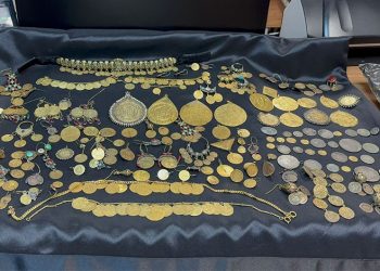 Fatih’te tarihi eser operasyonunda 796 sikke ve obje ele geçirildi