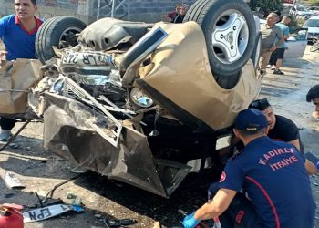 Otomobilin hurdaya döndüğü kazada 7 kişi yaralandı