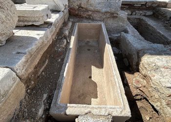 Tam bin 800 yıllık: İzmir’de Romalı gladyatörün lahiti bulundu