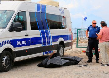 Deniz yüzeyinde bir kişinin cansız bedeni bulundu