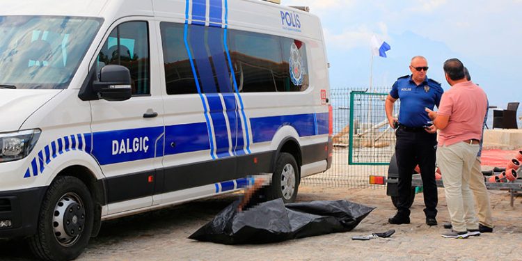 Deniz yüzeyinde bir kişinin cansız bedeni bulundu