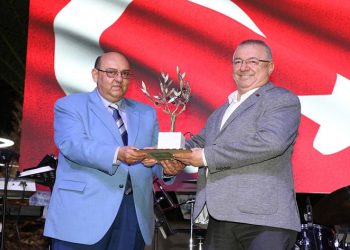 Türk ve Yunan Başkanlardan dostluk mesajları