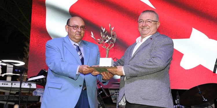 Türk ve Yunan Başkanlardan dostluk mesajları