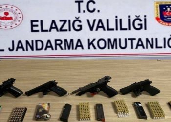 Elazığ’da 4 adet ruhsatız tabanca ele geçirildi