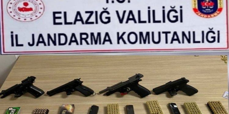 Elazığ’da 4 adet ruhsatız tabanca ele geçirildi