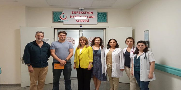 Türk doktorlardan Avrupalı doktorlara kene eğitimi