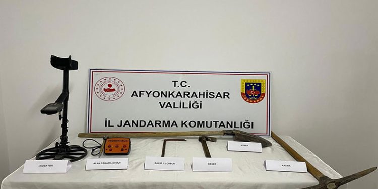 Jandarma ekipleri definecileri suçüstü yakaladı