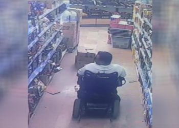 Engelli rolü yapıp marketten ürün çaldı