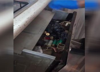 Ankastre fırının içerisinden ruhsatsız silahlar çıktı