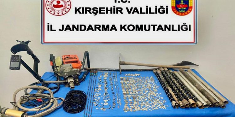 Tarihi eser kaçakçılarına jandarma operasyonu