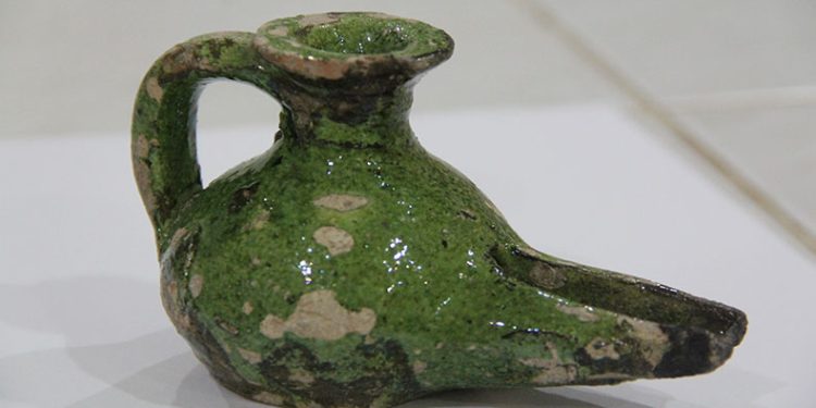 Kalehisarda 800 yıllık kandil bulundu