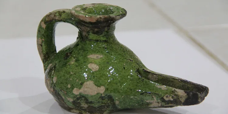 Kalehisarda 800 yıllık kandil bulundu