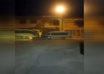 Bursa’da sürücü drift atıp park halindeki otobüse çarptı