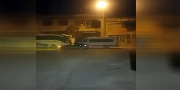 Bursa’da sürücü drift atıp park halindeki otobüse çarptı