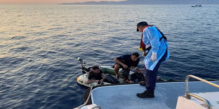 Ayvacık açıklarında 4 kaçak göçmen kurtarıldı