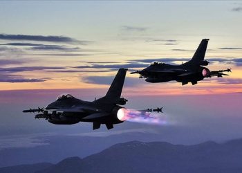 Çanakkale’de göçmen kaçakçılığı operasyonu: 79 kaçak göçmen ile 2 organizatör yakalandı