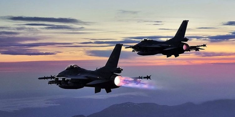 Çanakkale’de göçmen kaçakçılığı operasyonu: 79 kaçak göçmen ile 2 organizatör yakalandı