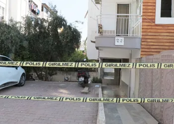 Yaraladığı kardeşini merak edip ambulansın arkasından gittiği hastanede yakalandı