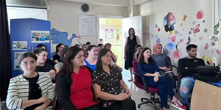 Kuşadası’nda sağlık çalışanlarına “Narkorehber” eğitimi verildi