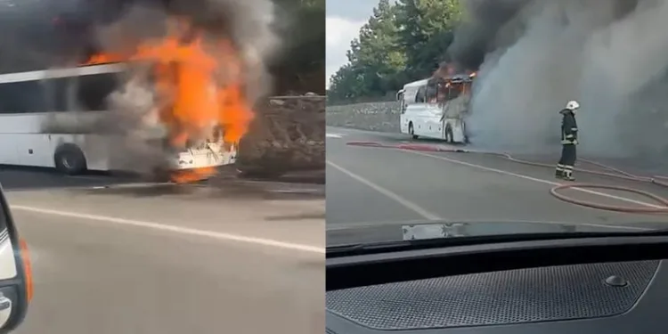 Seyir halindeki otobüs alev alev yandı